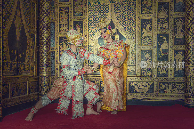 孔恩，哑剧表演泰国的动作，一种泰国戏剧，哈奴曼猴子表演动作与美丽的西达在Wat Phra Khao寺庙在大城府